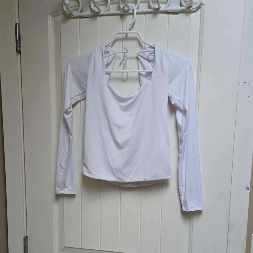 SWS Contour Street Wear Society Elegant White Long Sleeve Cropped Women's Top M